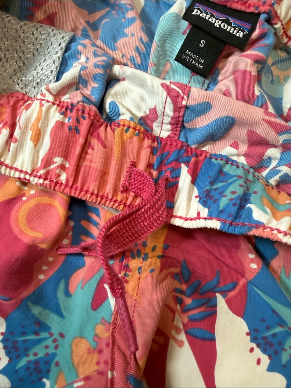 Patagonia Barely Baggies Shorts Women S Wild Waratah RF Pink Floral 2.5" - Picture 5 of 6